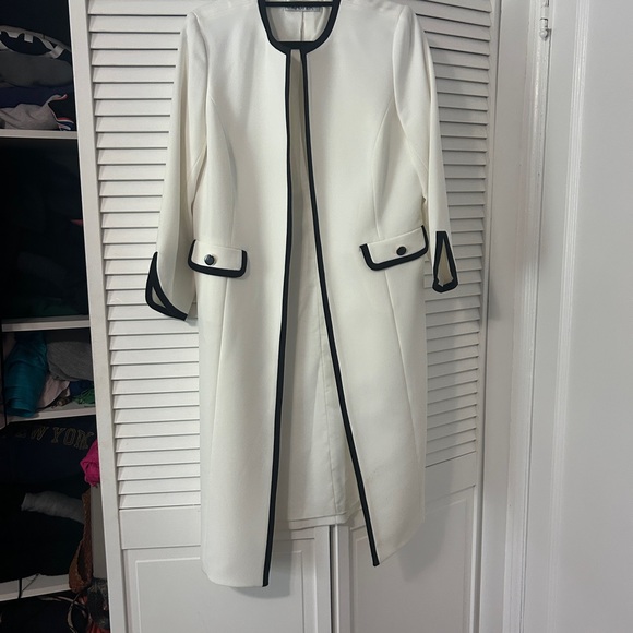Kasper Ivory Cape with Ebony Trim - Picture 1 of 1